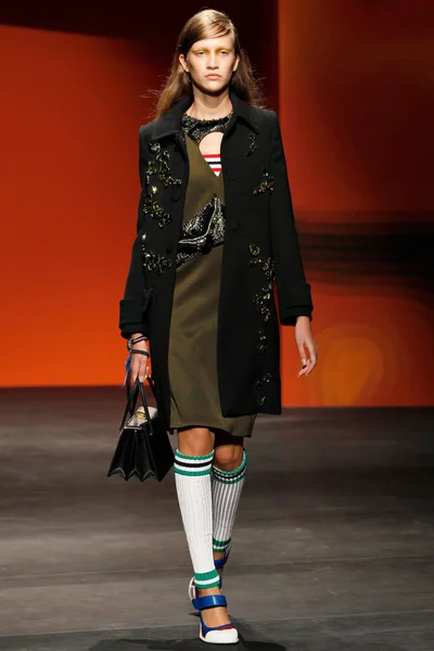 Look 17